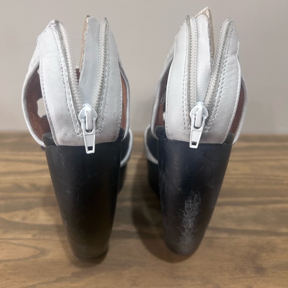 Jeffrey Campbell B/W platform sandals - Picture 4 of 7